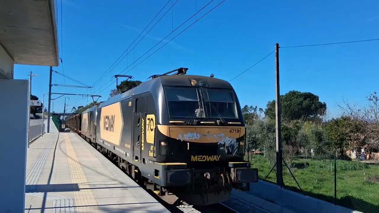 Apitadelas no apeadeiro....