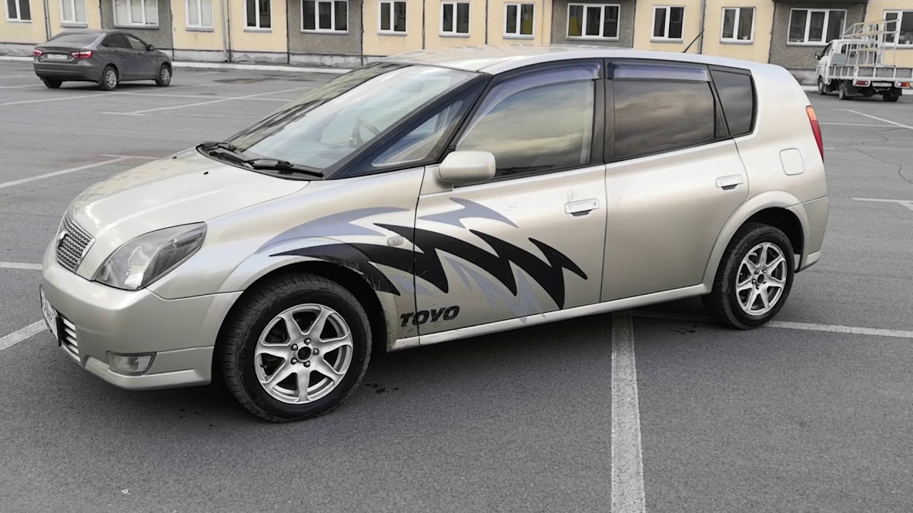 Toyota opa 2000г