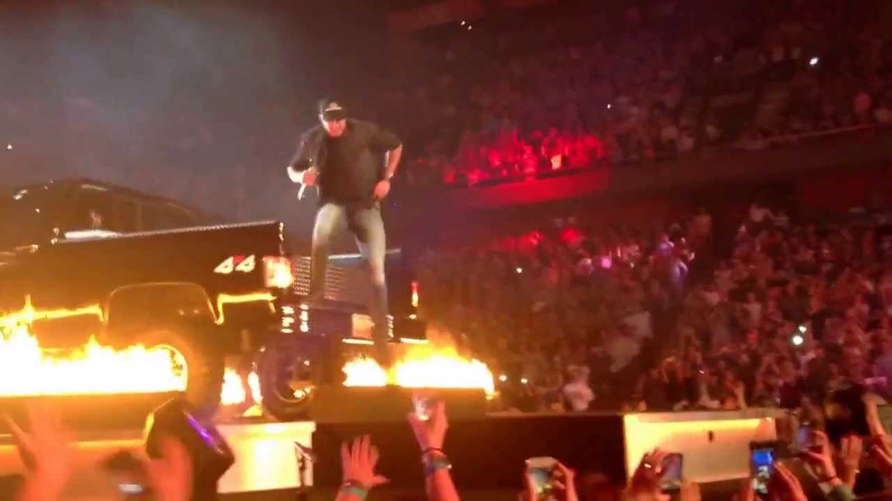 Luke Bryan That's My Kind of Night Jan. 24, 2014 Mohegan Sun Arena Uncasville,CT.