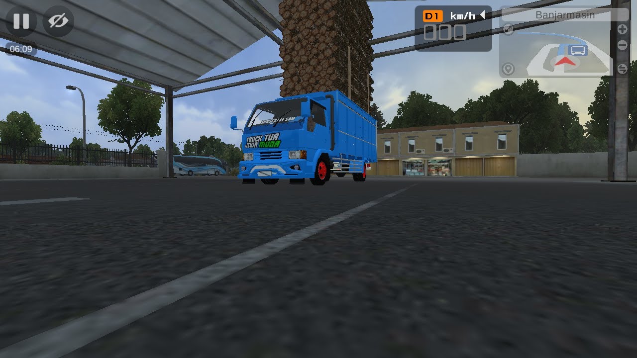 Перевозка грузовиком вырубленных лесов, незаконной вырубки леса.