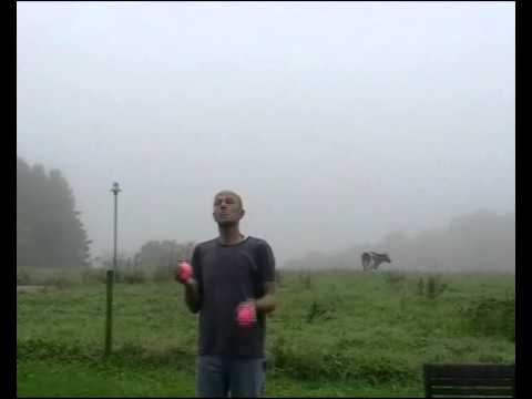 3 ball juggling hi-low shower 7131.wmv