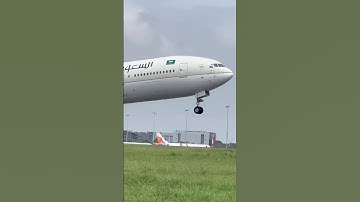 Boeing-777 TakeOff | Saudia | #shorts #trending #viralshorts #boeing #aviation #saudiarabia #saudi