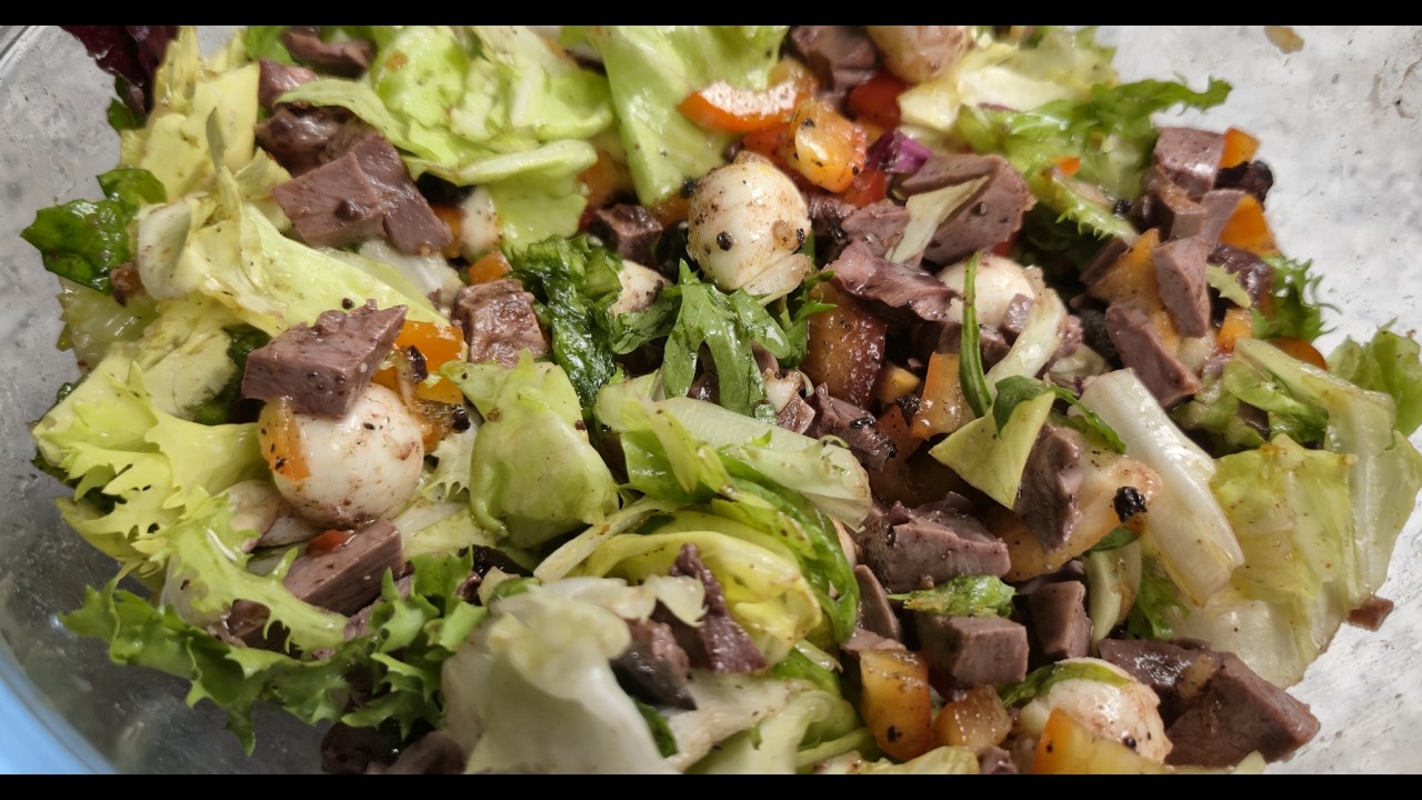 Корисний дієтичний салат насичений білком та вітамінами.