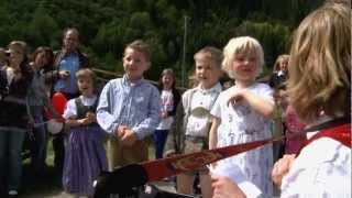 Kindergruppe singt für Brautpaar - Hochzeitsvideo chords