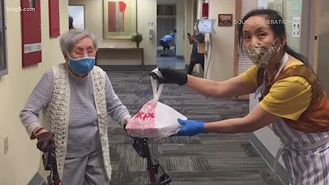 Volunteers prepare Thanksgiving meals for local seniors
