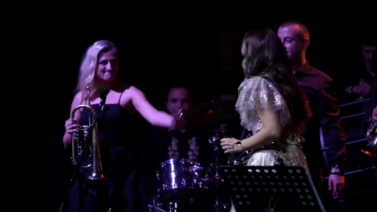 Milena Lazarevic Popovic i Danijela Veselinovic-Da su meni oci tvoje-uz trubacki orkestar “Danijela”