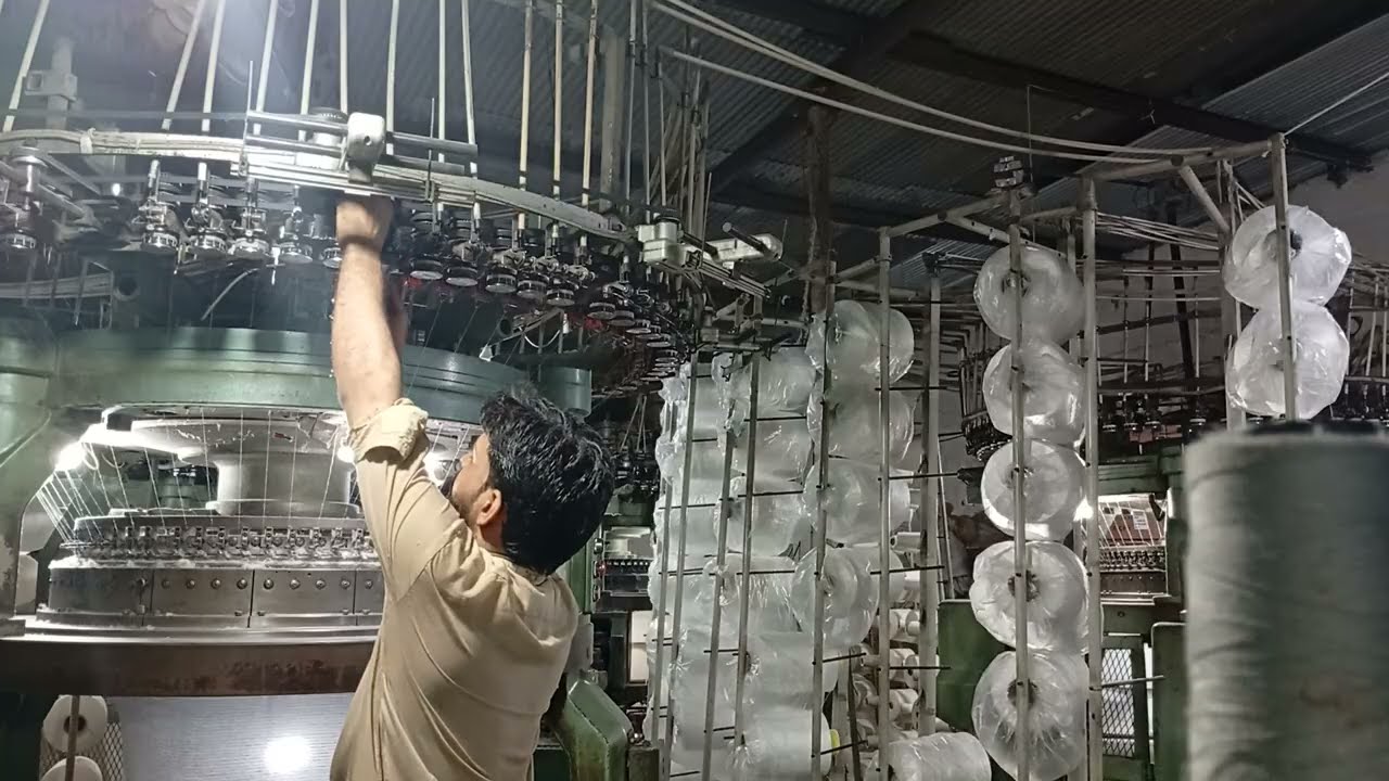 "My job life blogs in Pakistan Karachi city"🤩😍🥰my job knitting machine  