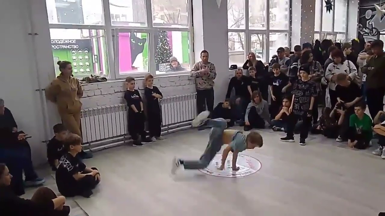 Батл брейк данс в гараже