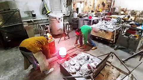Casting Bronze bird nests with Tom Considine and S...
