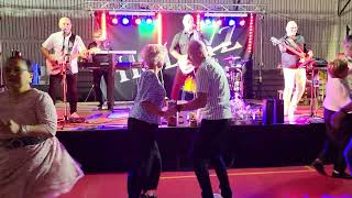 Kamma Til Dig,Hollyz Med Rask Og God Bugglåt På Fethallen Tom Finnes Dansearrangement Dansnytt