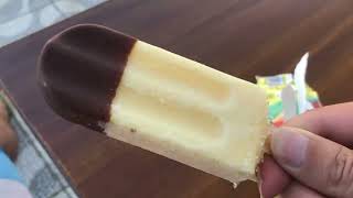 Mostrando Meu Picolé De Mini Saia