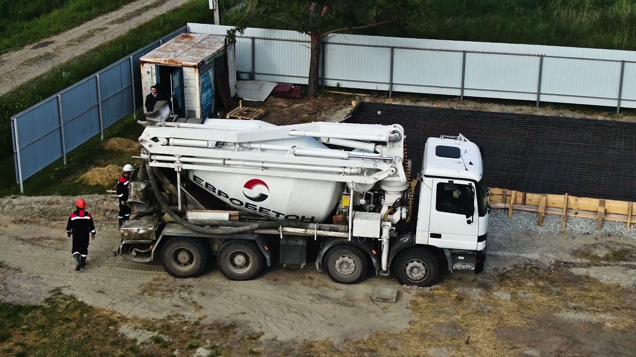 Заливка монолитной плиты КП Зеленый город - YouTube