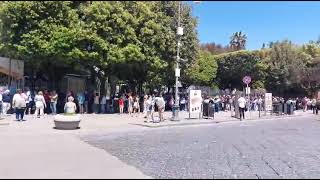 Fila per entrare negli scavi - 03/05/2026