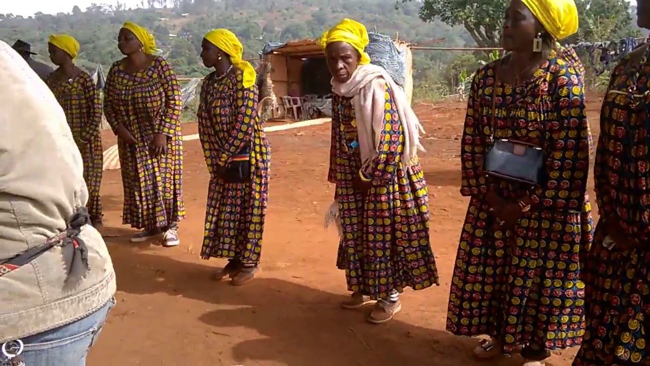 Femmes Tsouefap : Batoufam - region de l'Ouest