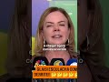 GLESI HOFMAN ESCULACHA COM TEXTO DE DERRITE