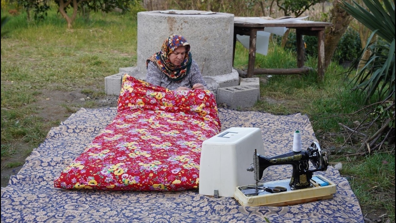 Пошив матраса из овечьей шерсти | Вкусный деревенский ужин 🐑