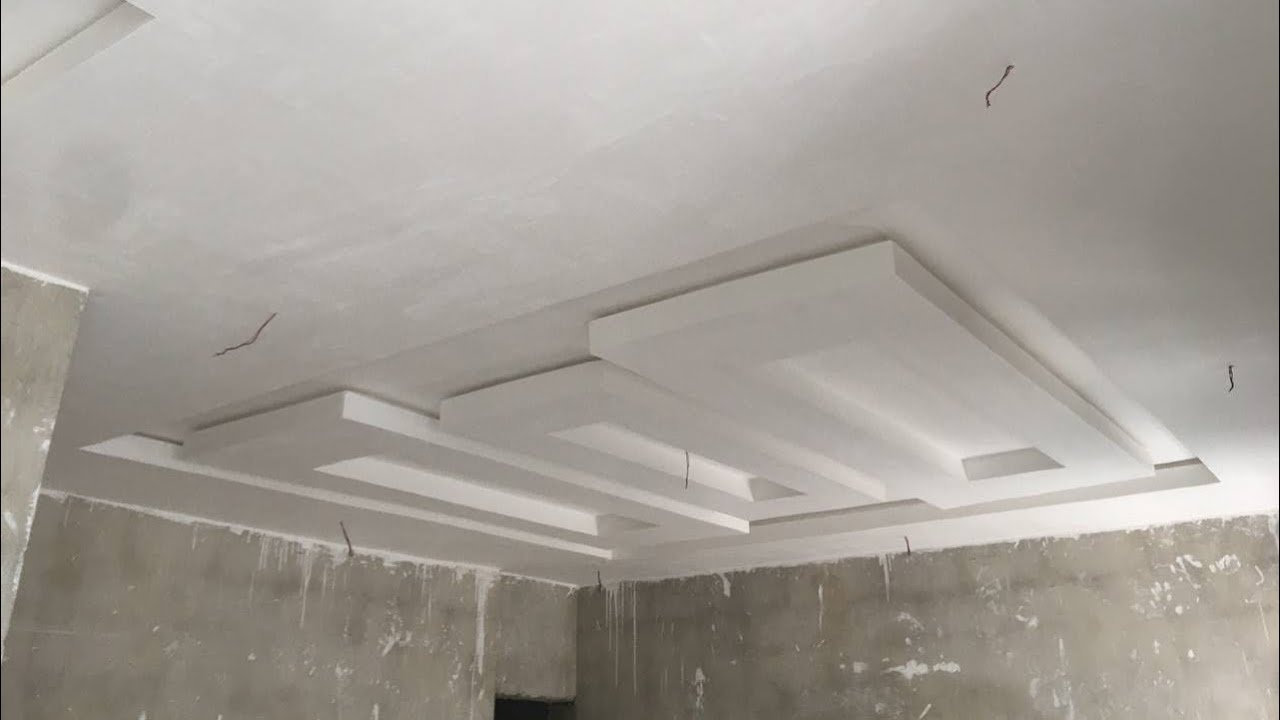 Сравнение потолков из полистирола с потолками из ПВХ и другими потолками, а также цены и аксессуа...