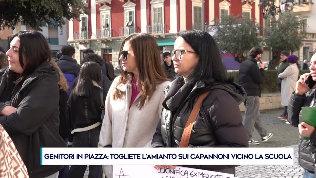 GENITORI IN PIAZZA: TOGLIETE L'AMIANTO SUI CAPANNONI VICINO LA SCUOLA