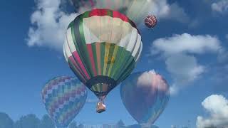 Watch how crews inflate a hot-air balloon during the Balloon Classic
