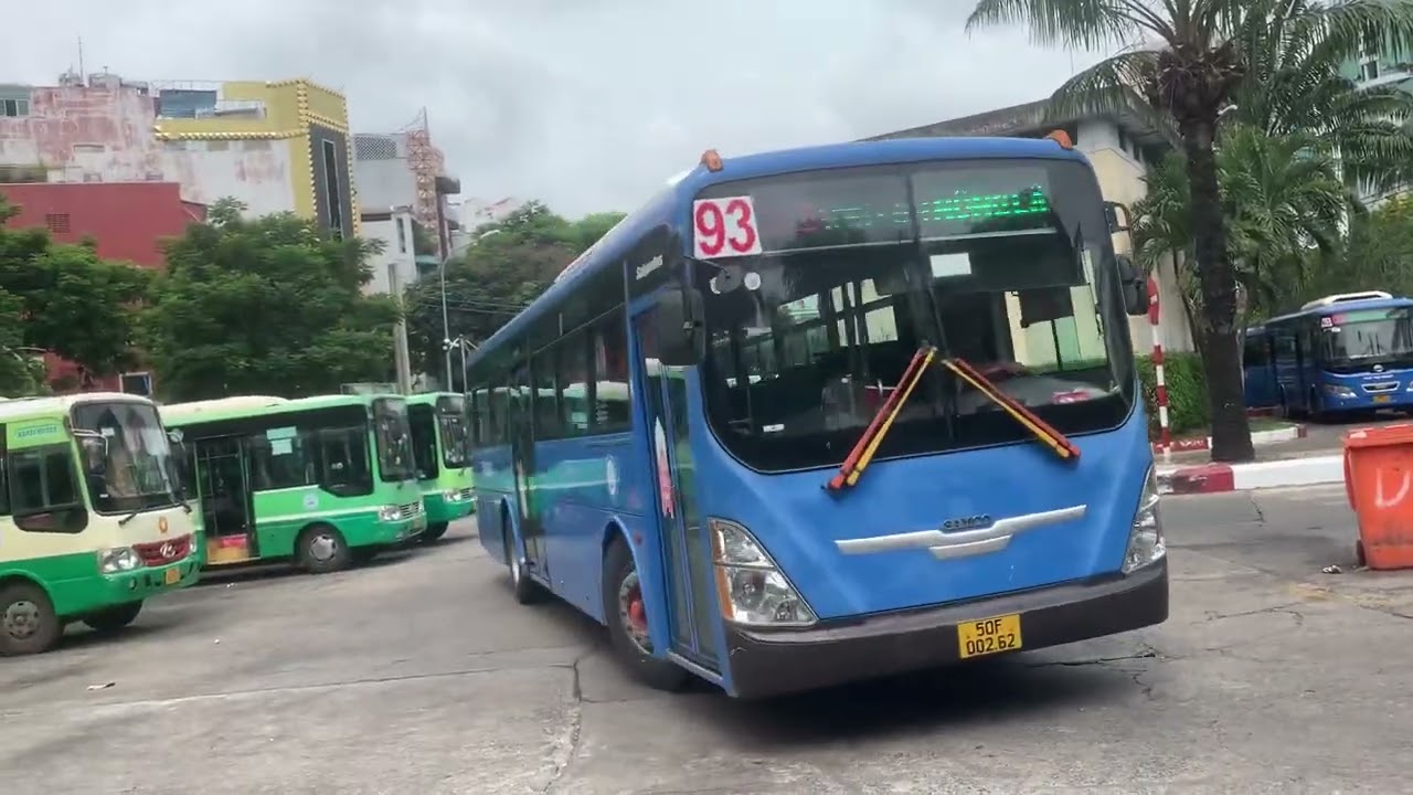 Nhiều xe buýt vào Bến xe buýt Sài Gòn