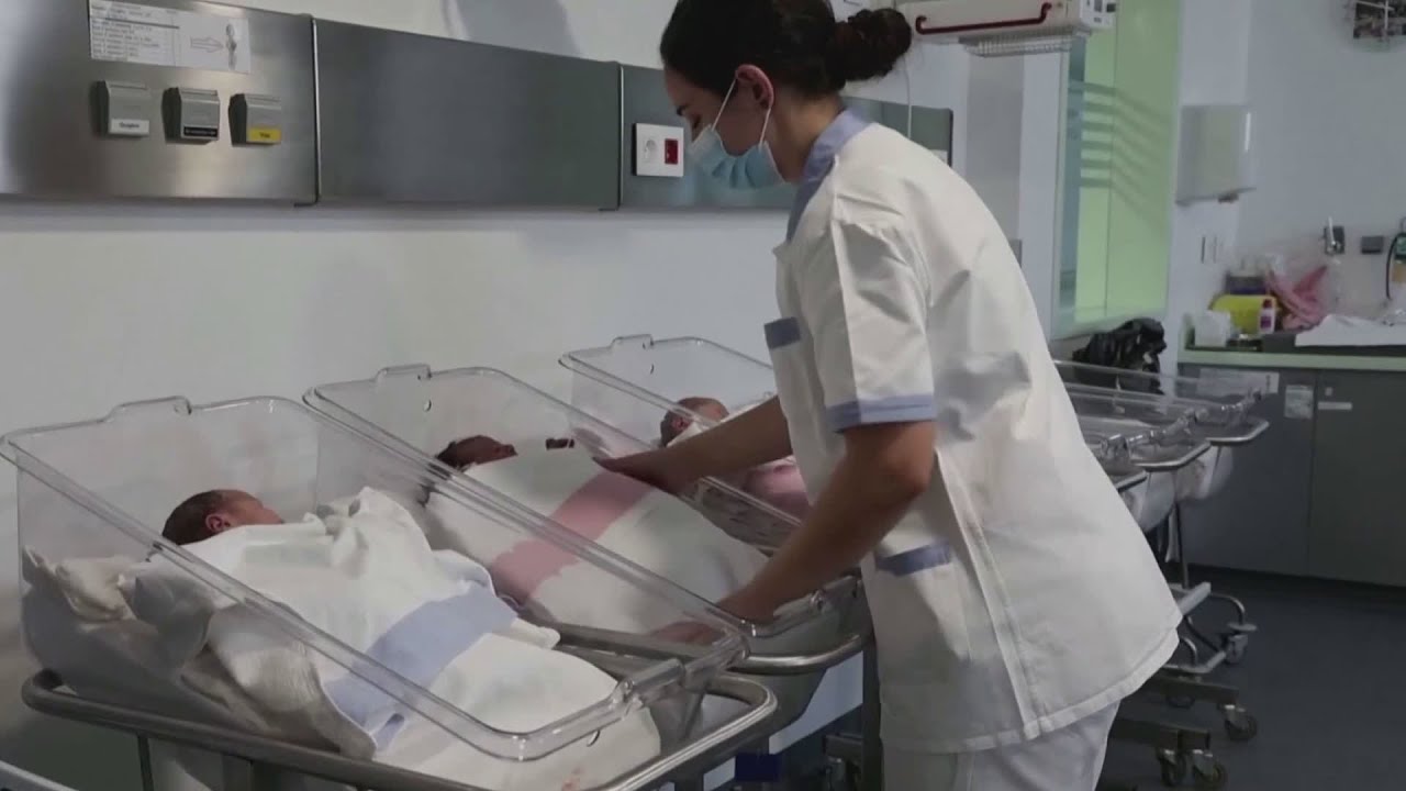 Istat, sempre più in calo le nascite in Italia: nel 2024 sono 370mila