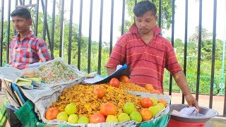 Chana jor garam and dal namkeen wala outside kamati garden, vadodara,
gujarat. like us on facebook:
https://www.facebook.com/street-food-unlimited-1646755332...