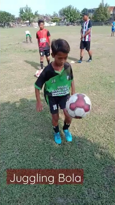 Latihan Juggling Bola #shorts #videoshort #juggling #jugglingballs