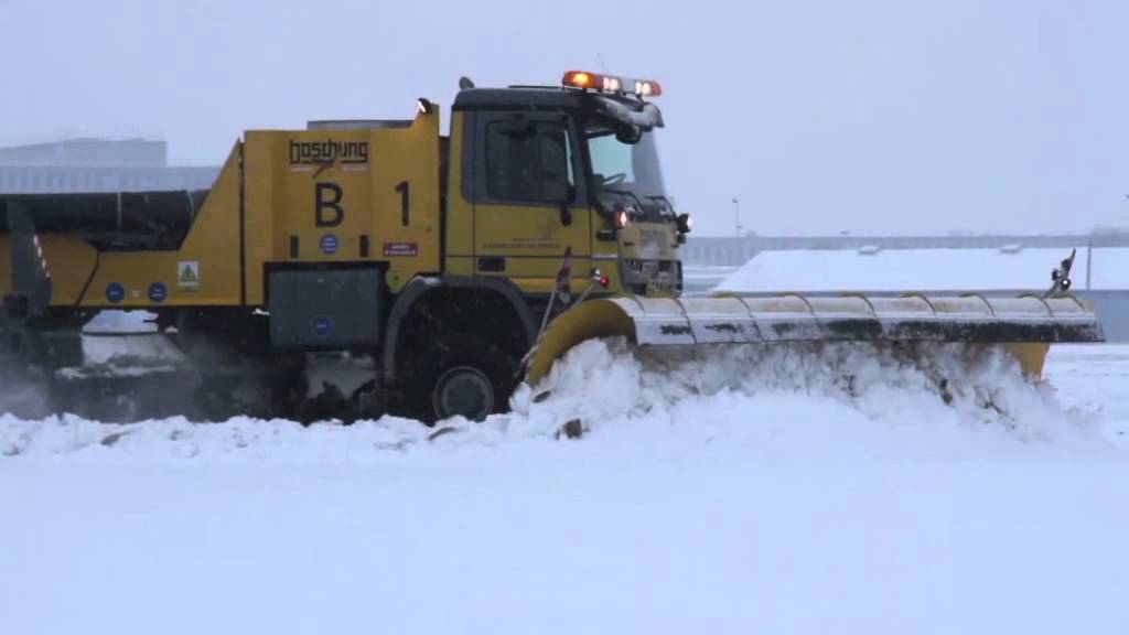 Jetbroom 9000: Paris-Orly Airport
