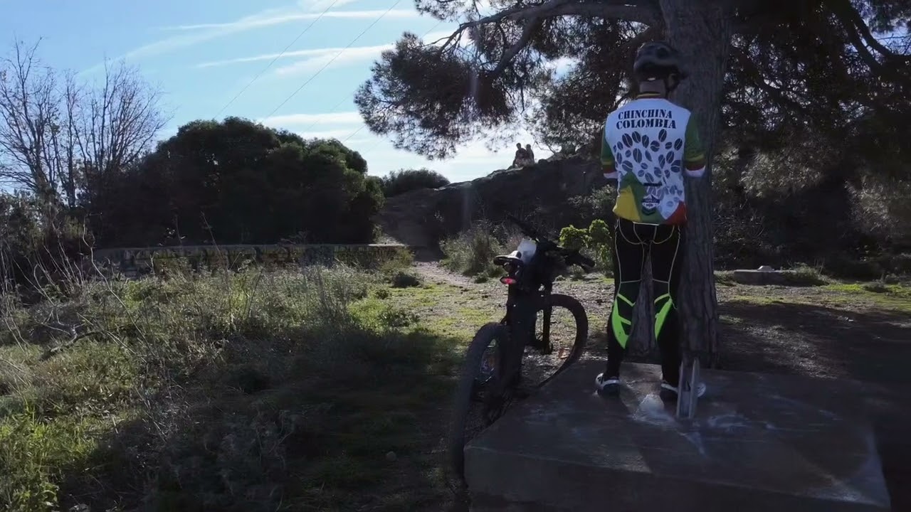 bonito dia de bicicleta en la montaña
