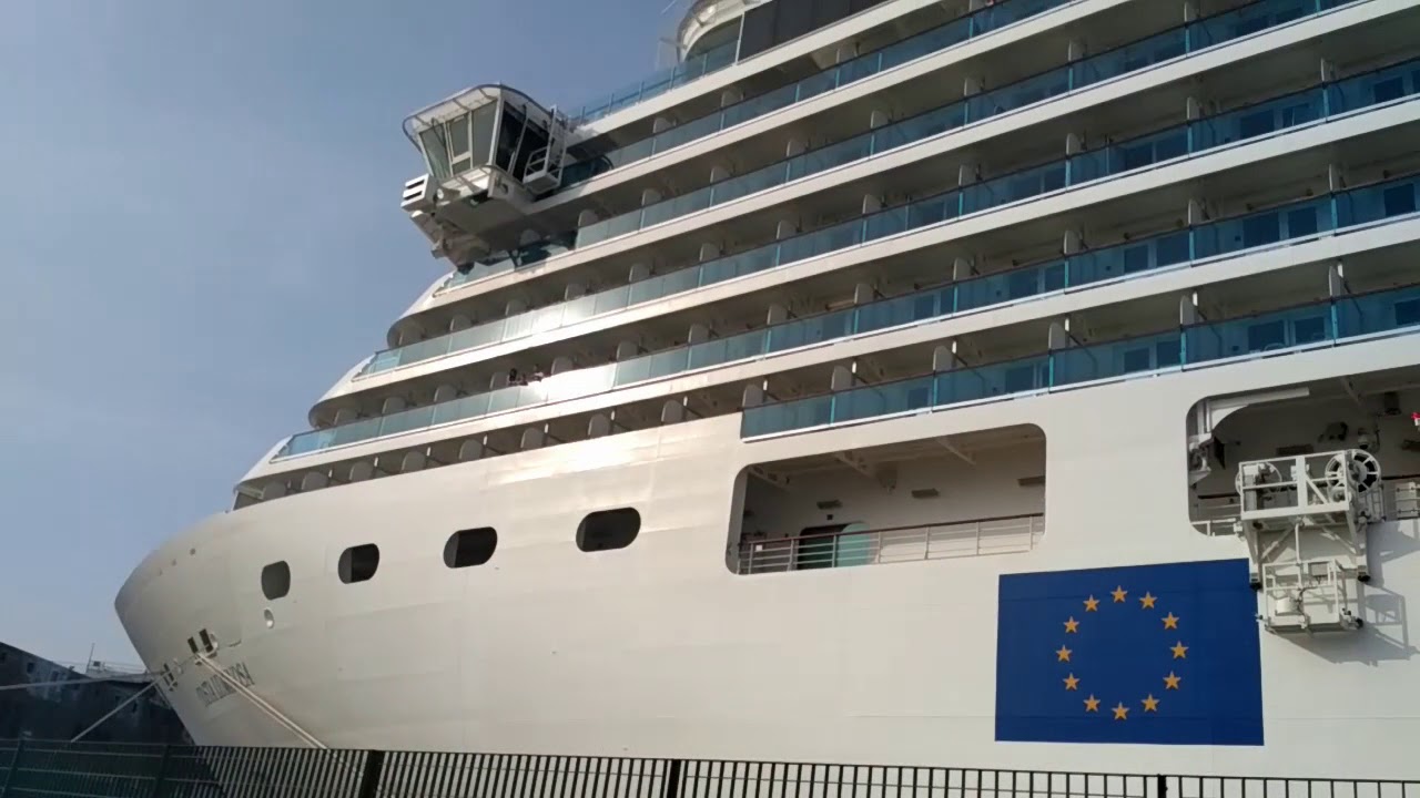 Порт Бари. Заброшенный корабль. Прогулка.