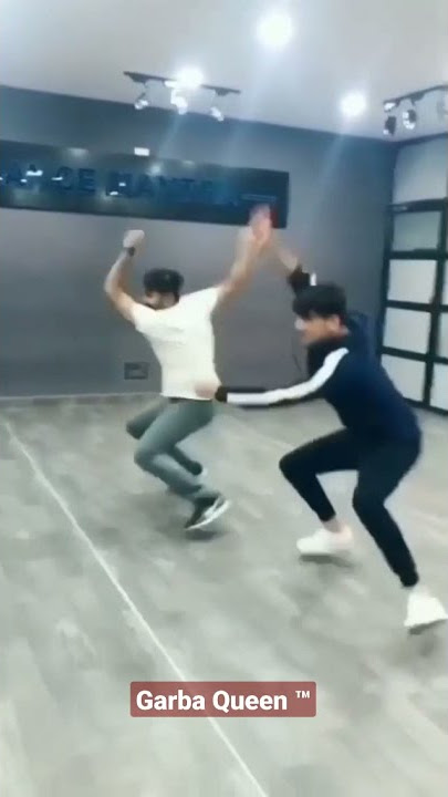 e tari lal lal paghadiye e man maru mohiyu Garba Navratri step classes