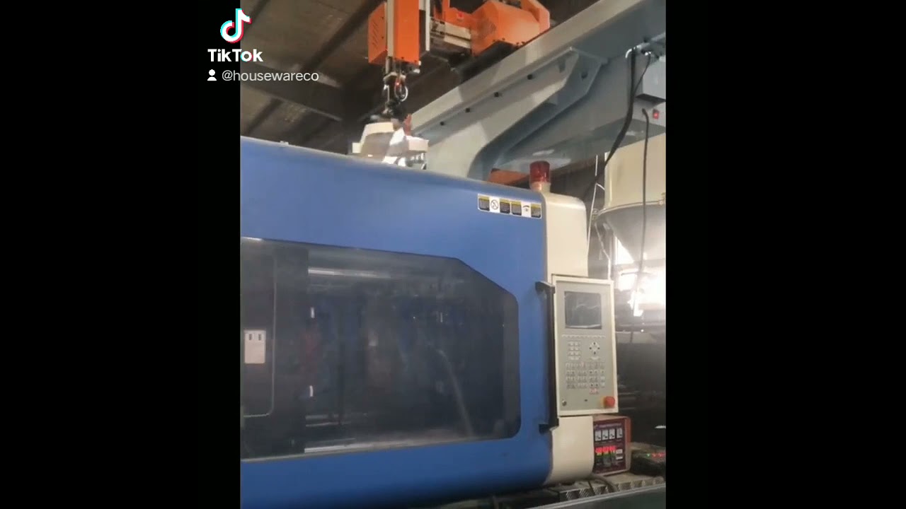 production line plastic injection molding Taizhou Tianqi Houseware- info@tqhouseware.com