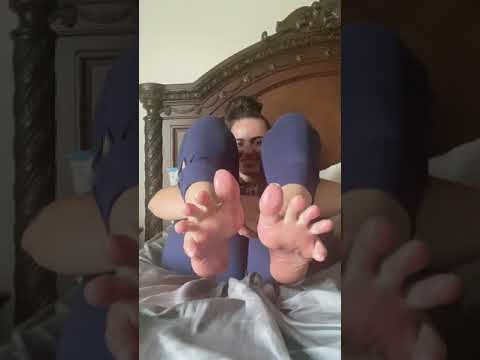 Natural toes oily feet toes spread