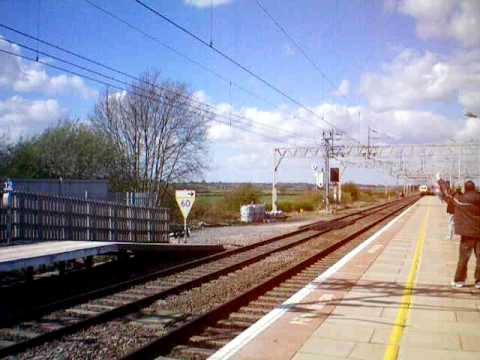 {HQ} Virgin Trains DVT/Mk3s/Class 90 set heading southbound passes Cheddington [08/04/2009]