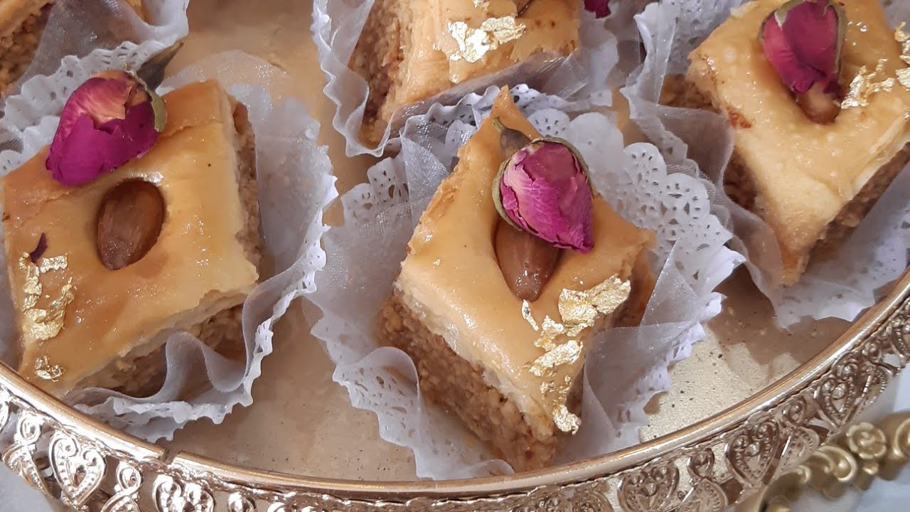 كيما وعدتكم وصفة الورشات لي كامل سألتو عليها مع سر الحصول علي عجينة البقلاة شفافة ومقرمشة