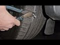 reparando una llanta en el camino