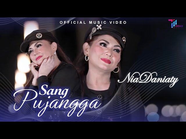 Nia Daniaty - Sang Pujangga (Official Music Video) class=