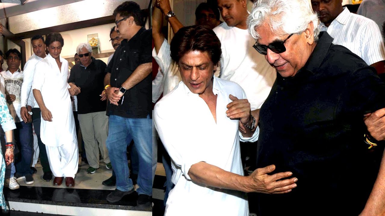 Shah Rukh Khan Spotted With Director Aziz Mirza At The Prayer Meet Of Kundan Shah