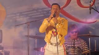 Patchwork Tribute Queen   Under pressure