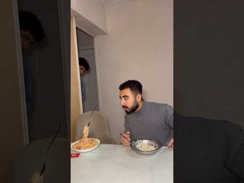 الشوكه الطائره 😂🍴🤣 thumbnail