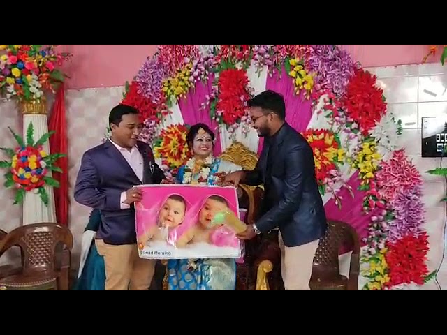 Funny Gifts in Friend's Marriage reception 😁😅 - YouTube