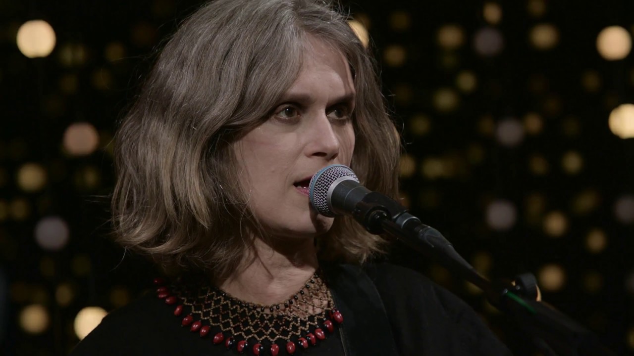 Juana Molina - Estalacticas (Live on KEXP) in studio nails