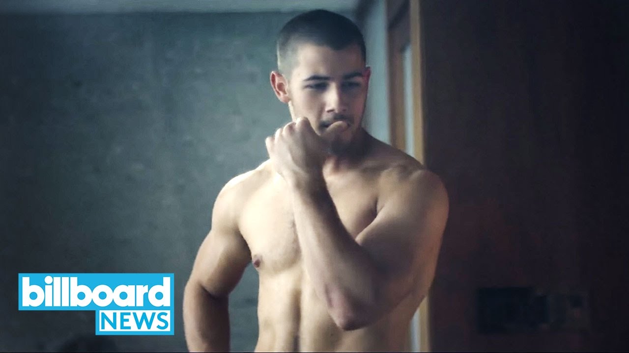 Nick Jonas Wants Everyone To Know He S Single And Flaunts His Abs On Men S Fitness Billboard