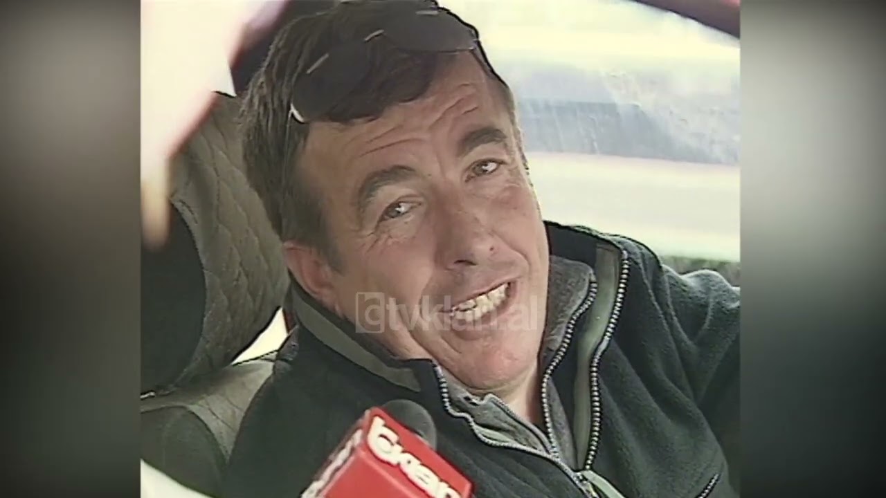 Rruga e shkatërruar në hyrje të Tiranës te zona e Laprakës (17 Prill 2004)