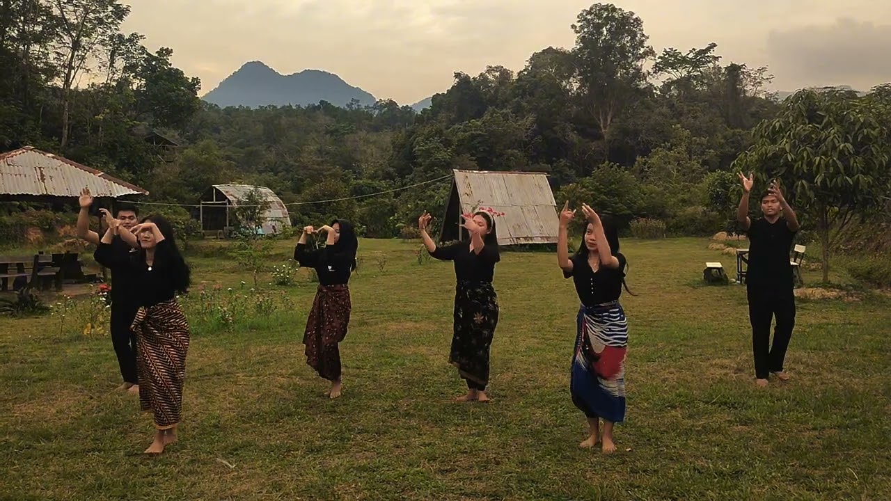 TARIAN DAYAK || • ALAM • || SMAN 03 BENGKAYANG ||