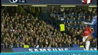 Manchester United X Chelsea Drogba Recebendo Voadora Do Adversário.