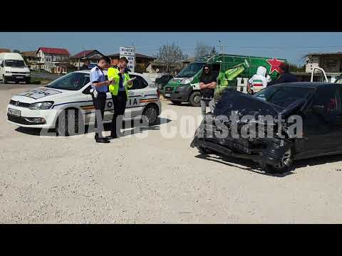 Imagini de la eveniment. Accident rutier la Lumina, judeţul Constanţa. Un microbuz şi un autoturism,