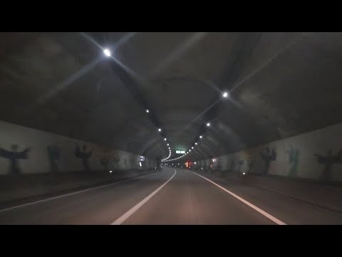 Highway driving. When the sun goes down in the evening 경주to대구고속도로 주행 저녁 해가 질때