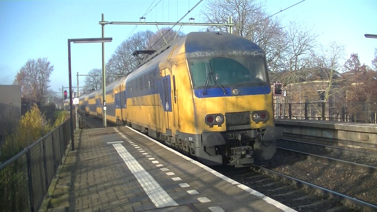 Treinen op station Arnhem Velperpoort