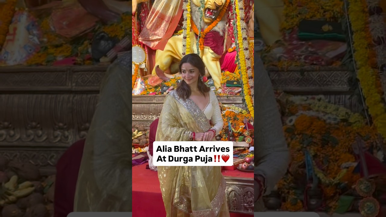 Alia Bhatt At Durga Puja Celebration😍 